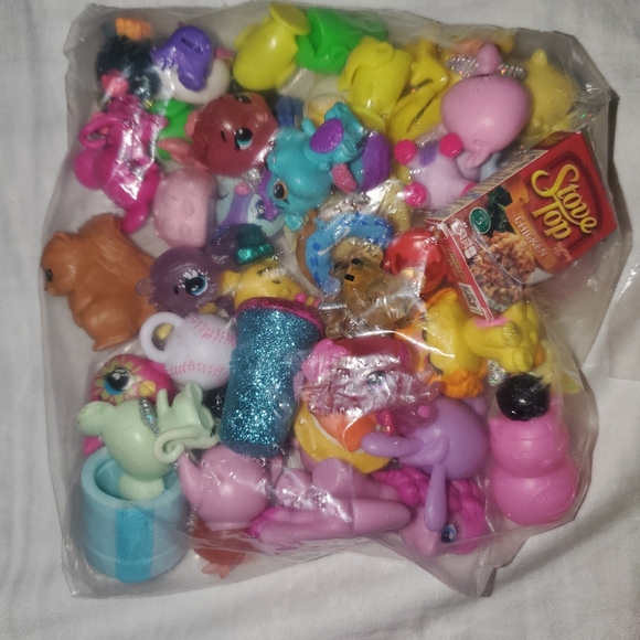 Huge Tiny Toy Lot - Hatchimals, Zuru Mini Brands, Squinkies, L.O.L. Tots + More! - Picture 3 of 8